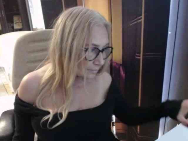 Model: BlondeSofia