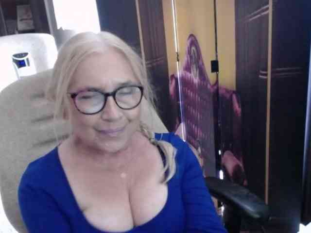 BlondeSofia webcam