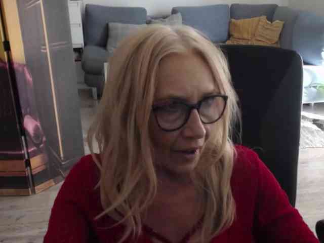 BlondeSofia webcam