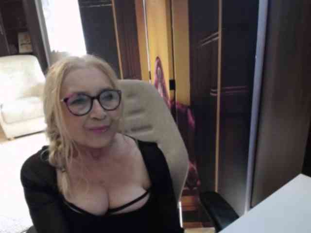 Model: BlondeSofia