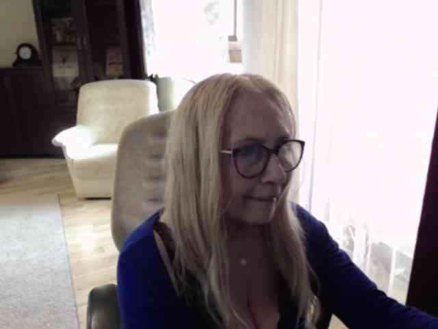 BlondeSofia webcam