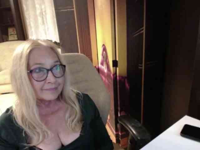 BlondeSofia webcam