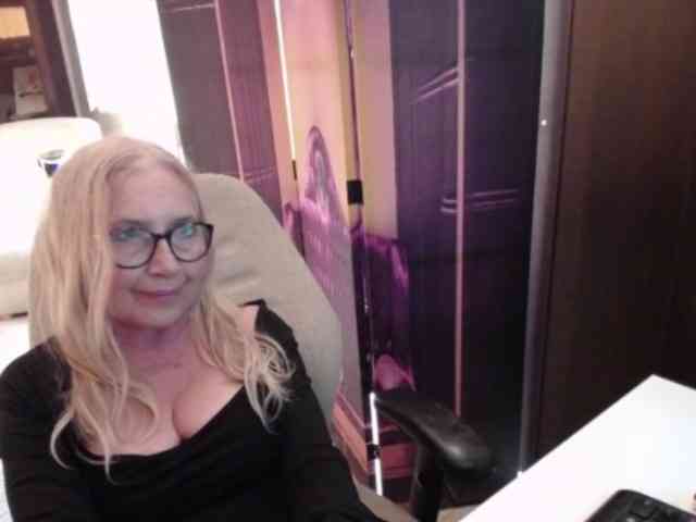 BlondeSofia webcam