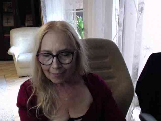 BlondeSofia webcam