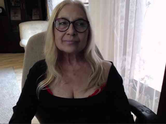 Model: BlondeSofia