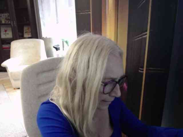 BlondeSofia webcam