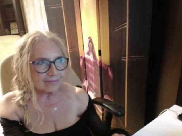 Model: BlondeSofia