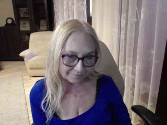 BlondeSofia webcam