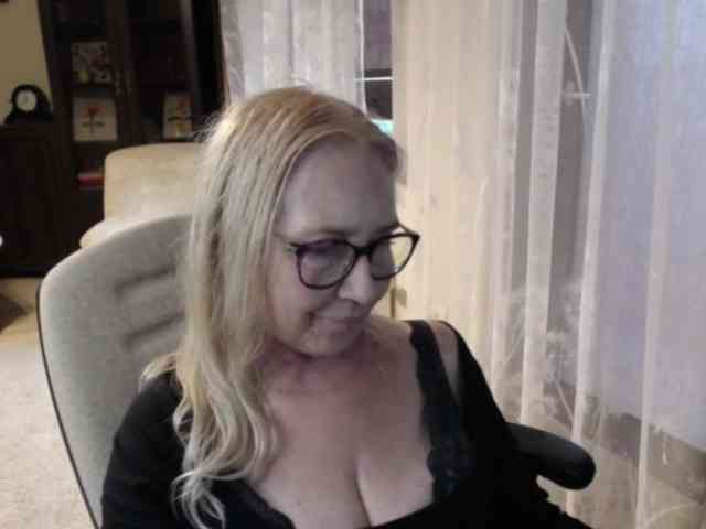 BlondeSofia webcam