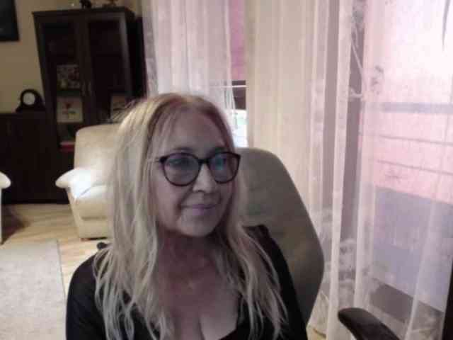 BlondeSofia webcam