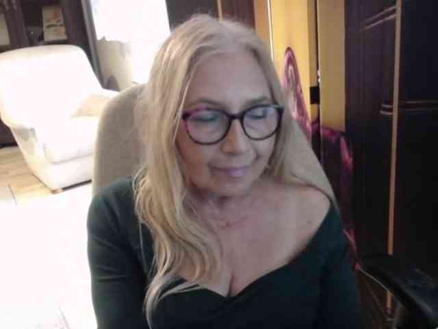 Model: BlondeSofia