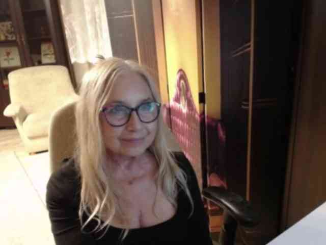 Model: BlondeSofia