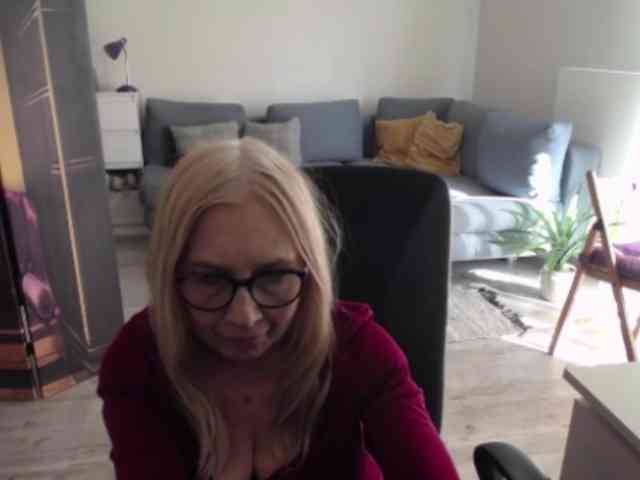 BlondeSofia webcam