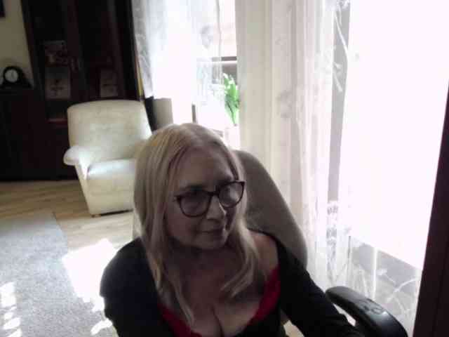 BlondeSofia webcam