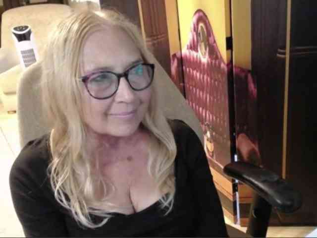 BlondeSofia webcam