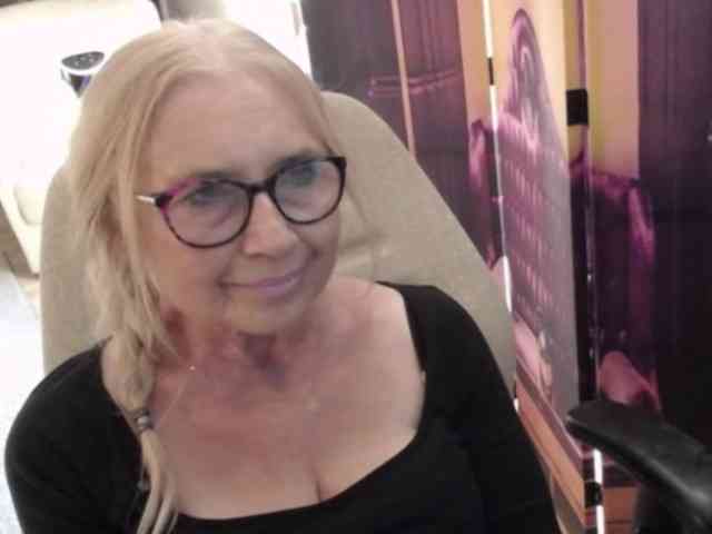 BlondeSofia webcam