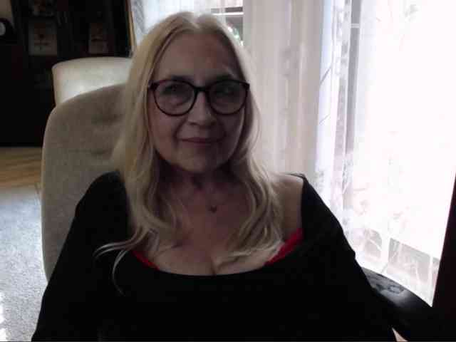 BlondeSofia webcam