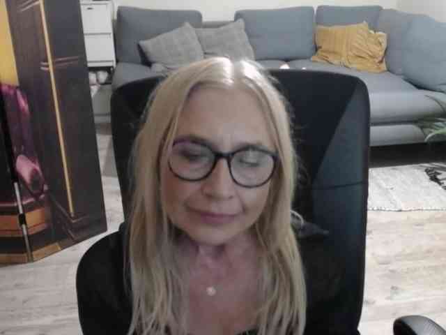BlondeSofia webcam