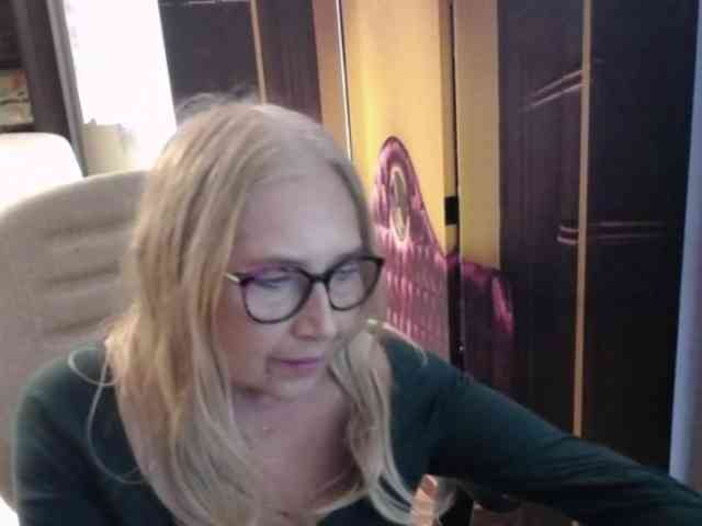 BlondeSofia webcam
