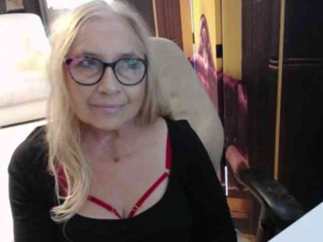 BlondeSofia webcam