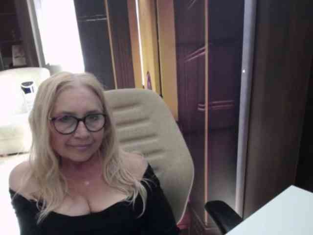 BlondeSofia webcam