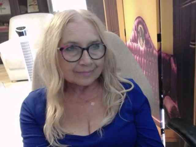 BlondeSofia webcam