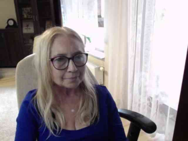 BlondeSofia webcam
