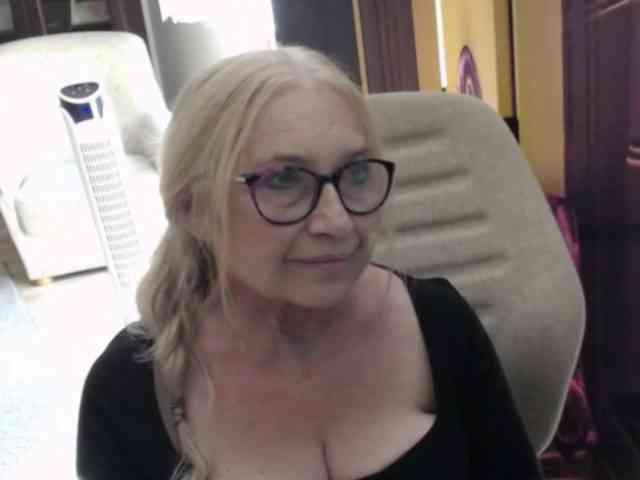 Model: BlondeSofia