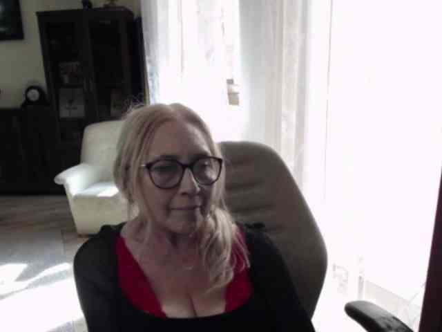 BlondeSofia webcam