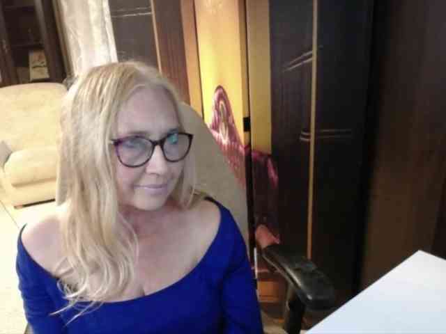 BlondeSofia webcam