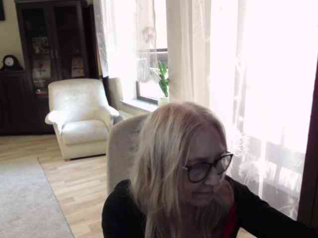 BlondeSofia webcam