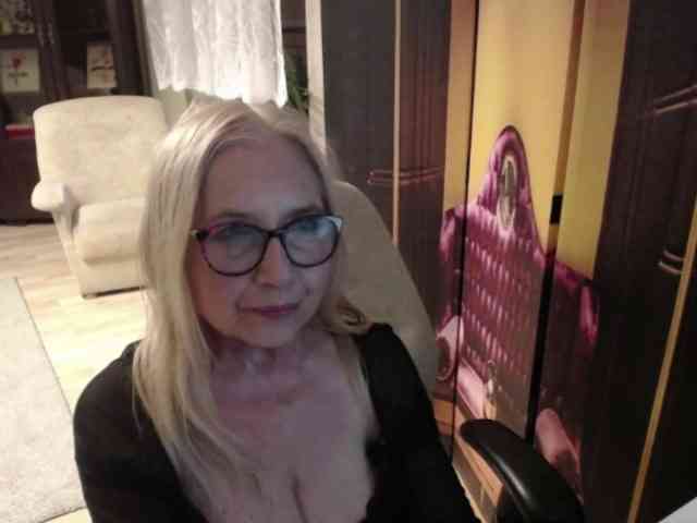 BlondeSofia webcam