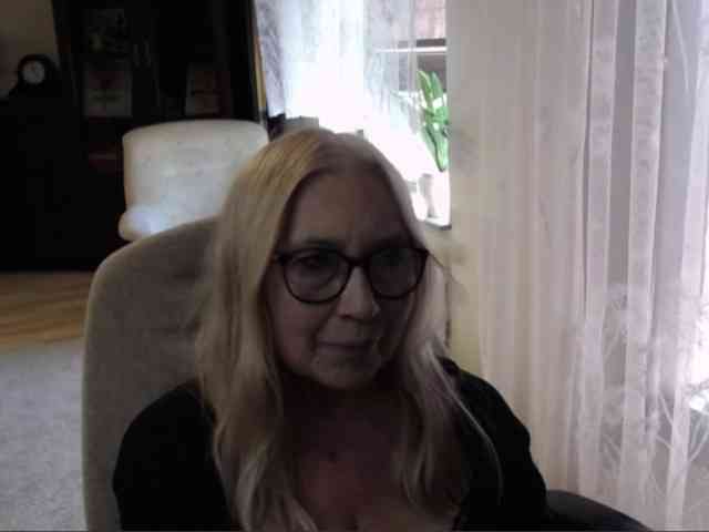 BlondeSofia webcam