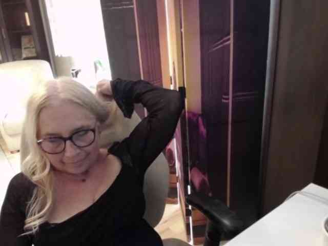 BlondeSofia webcam