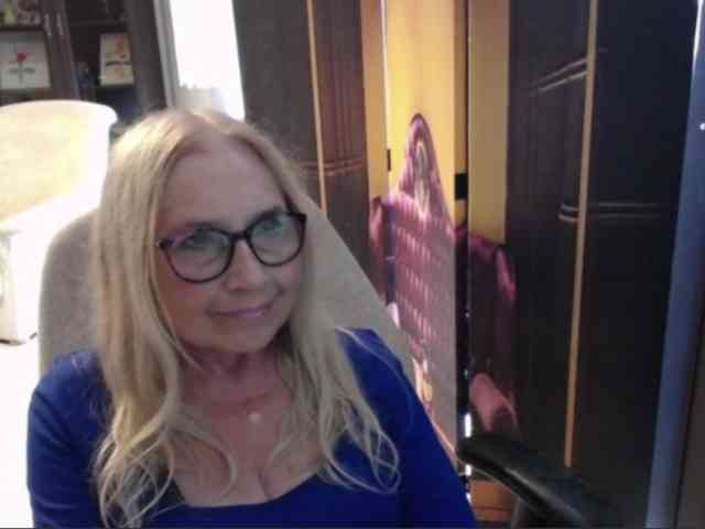 BlondeSofia webcam