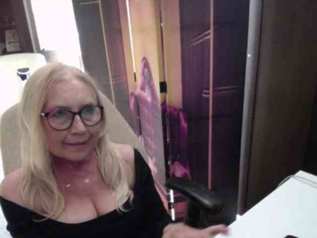 BlondeSofia webcam