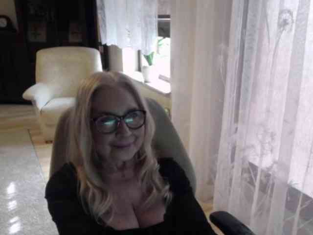 BlondeSofia webcam