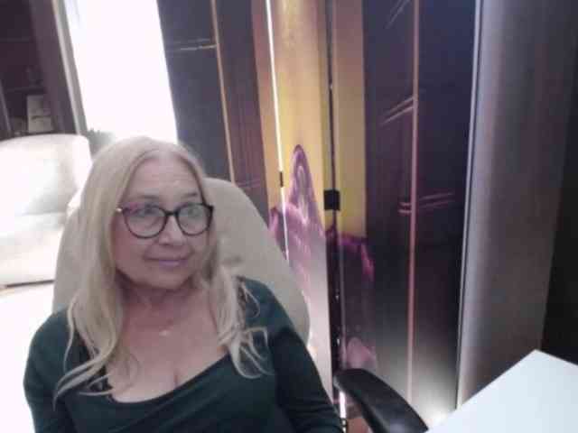 BlondeSofia webcam