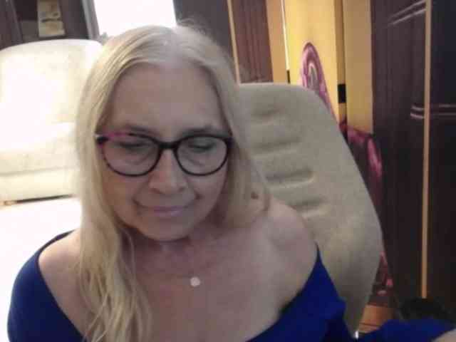 BlondeSofia webcam