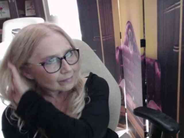 BlondeSofia webcam