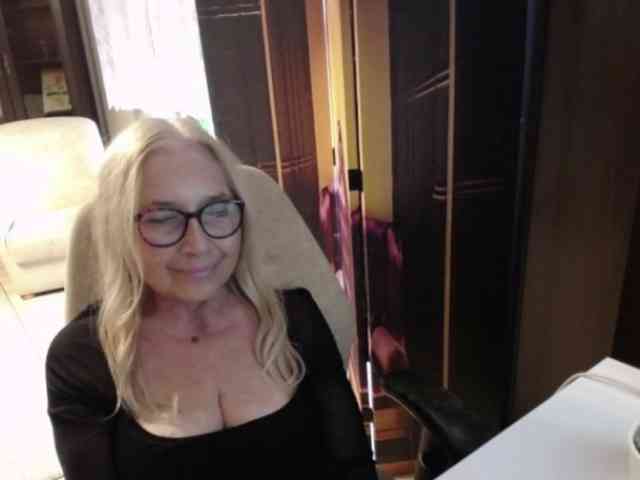 BlondeSofia webcam