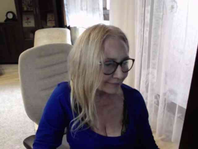 BlondeSofia webcam