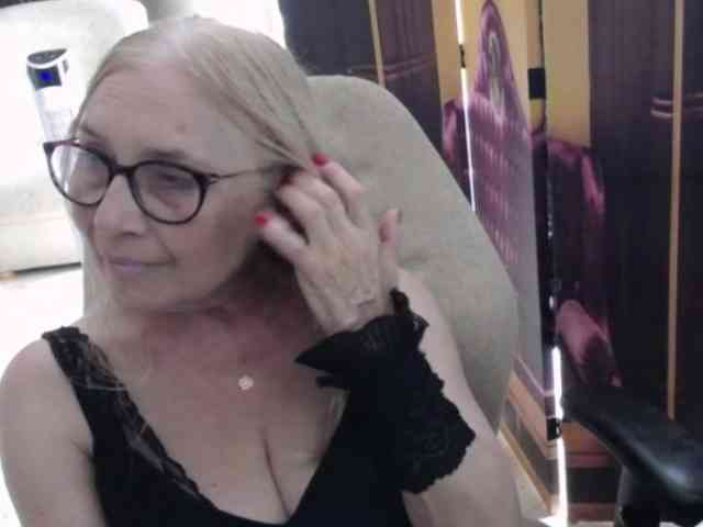 BlondeSofia webcam