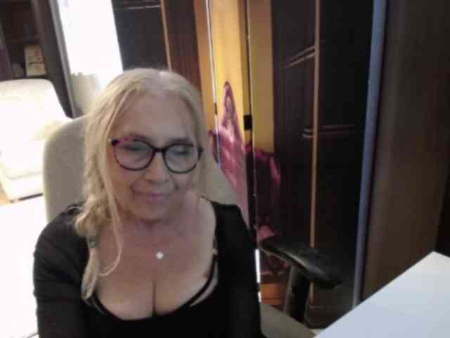 BlondeSofia webcam