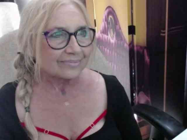 Model: BlondeSofia