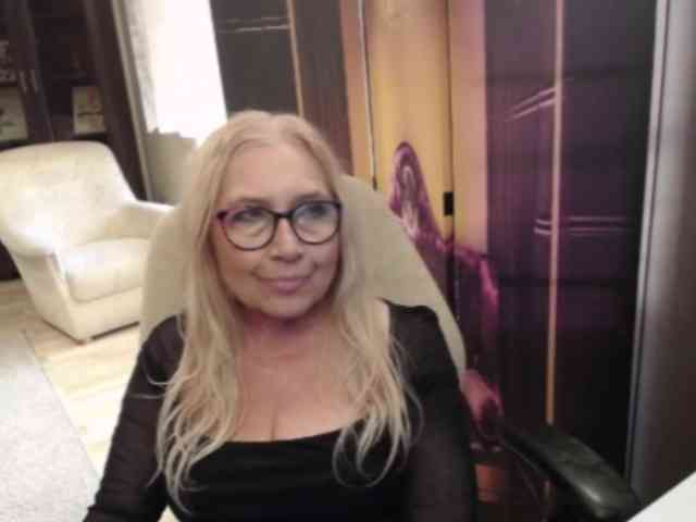 BlondeSofia webcam