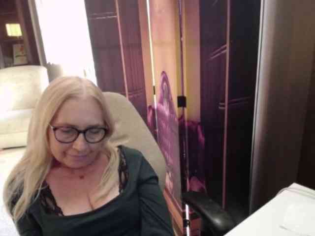 BlondeSofia webcam