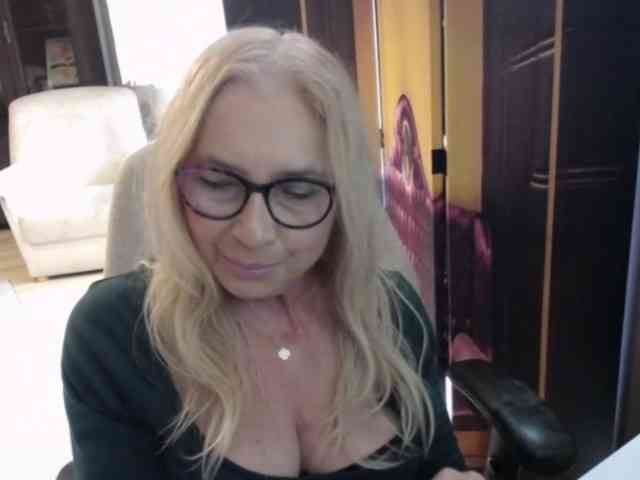 BlondeSofia webcam
