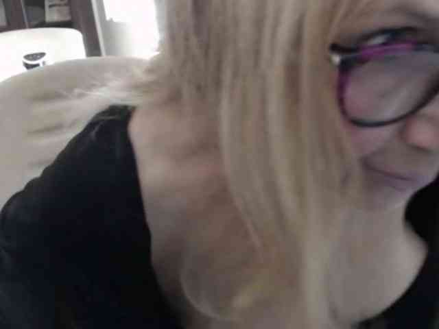 BlondeSofia webcam