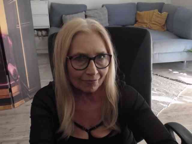 BlondeSofia webcam